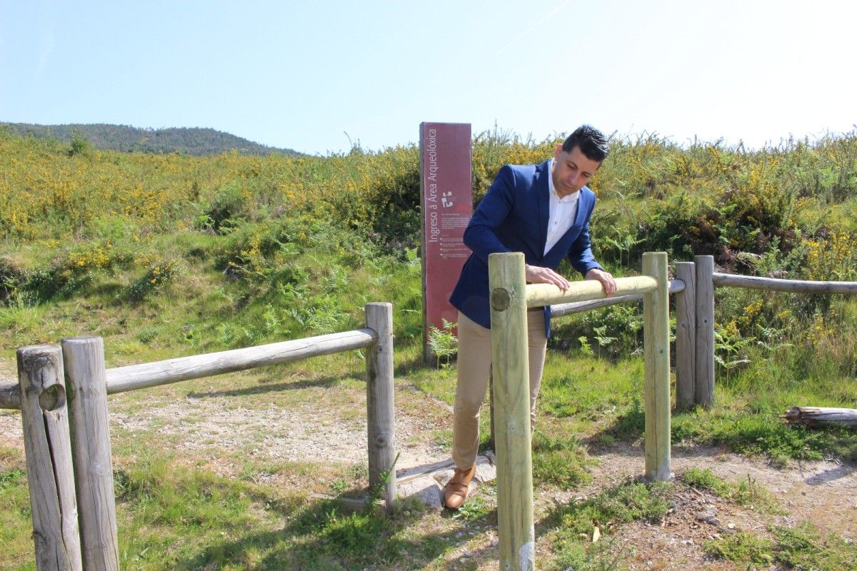 Novo valado da área arqueolóxica de Tourón