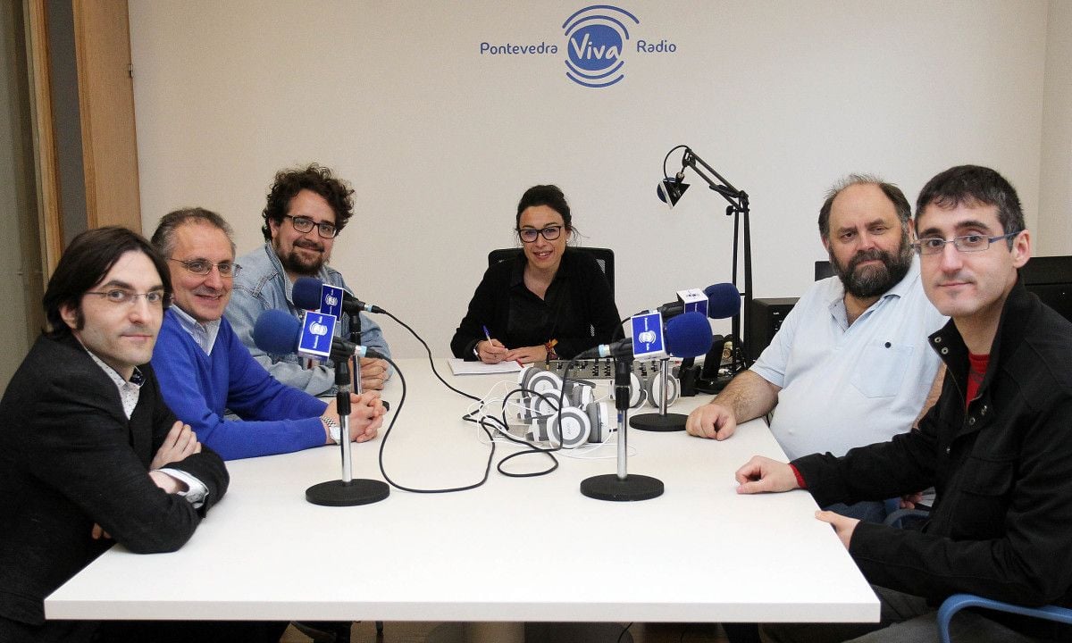 Profesores y alumnos del Garaxe Hermético en PontevedraViva Radio