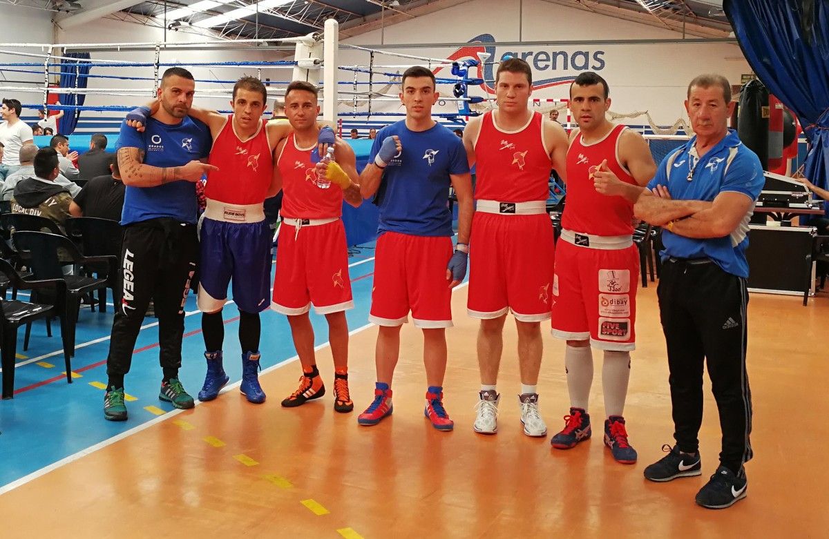 Deportistas del Team Thunder en la velada de boxeo organizada en Oviedo