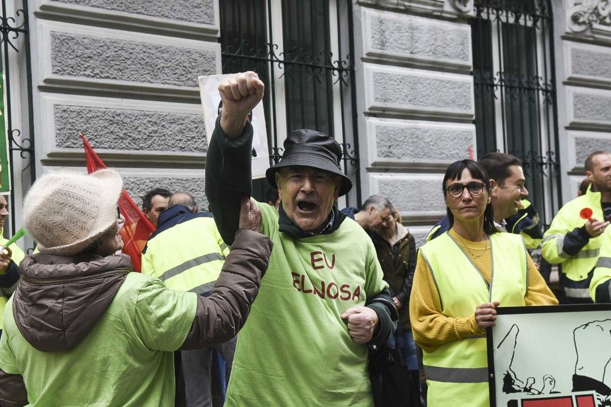 Marcha dos traballadores de Elnosa, que incluiu un "escrache" na casa do alcalde