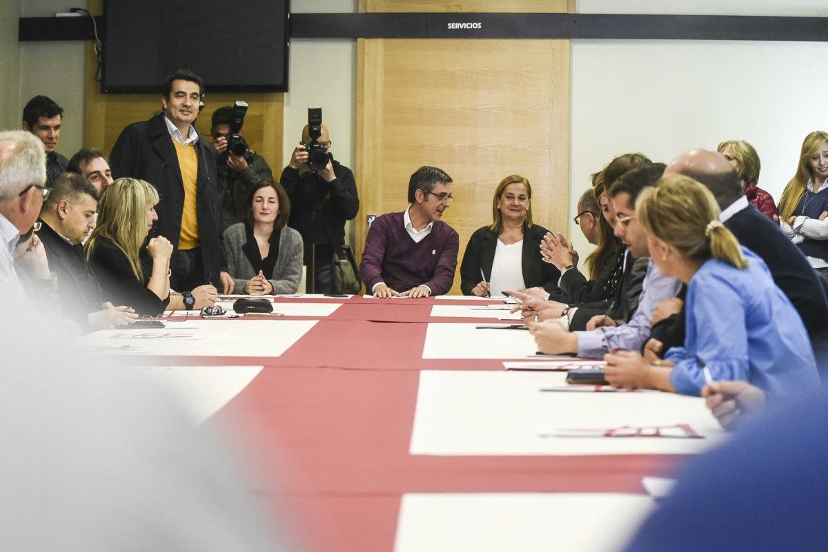 Reunión de Eduardo Madina con militantes del PSOE en Pontevedra