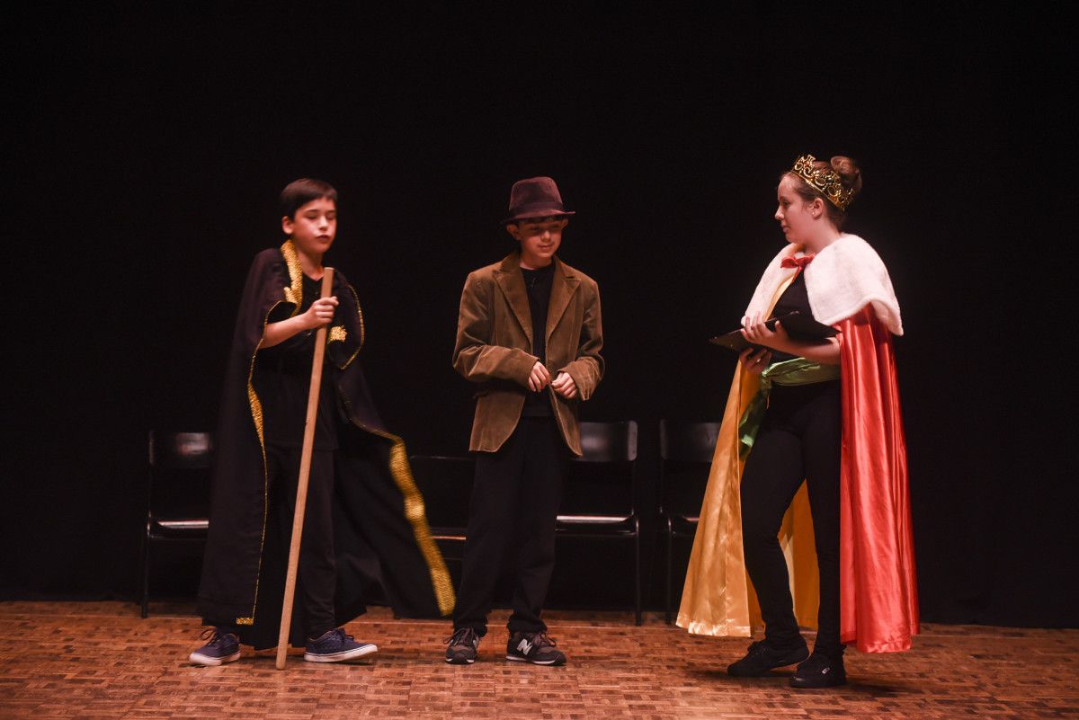 Representación de "Os reis caóticos e Goya", a cargo da Aula Municipal Infantil de Teatro