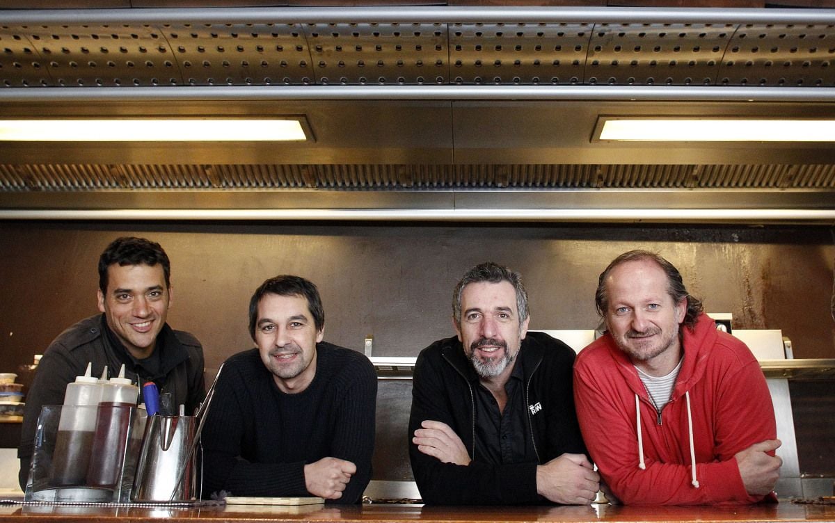 Yayo Daporta, Javier Olleros, Pepe Solla y Xosé Torres, en la cocina de Casa Solla