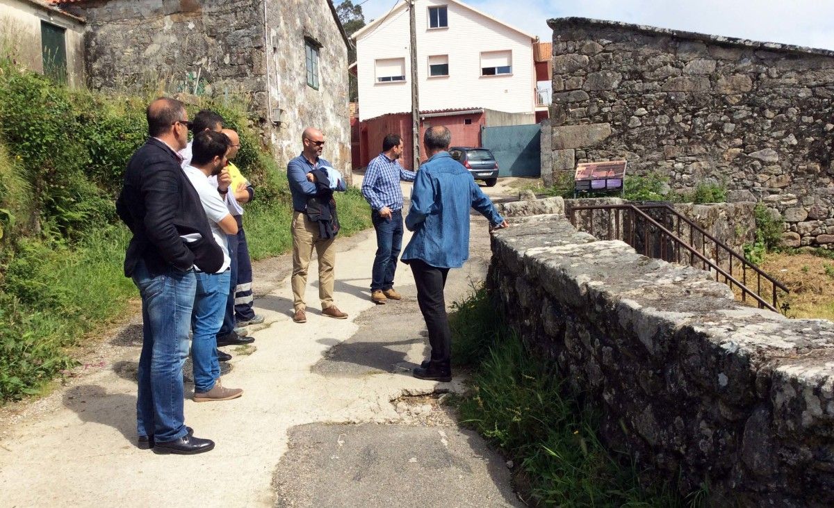 Visita del alcalde de Bueu, Félix Juncal, a la zona de Ermelo