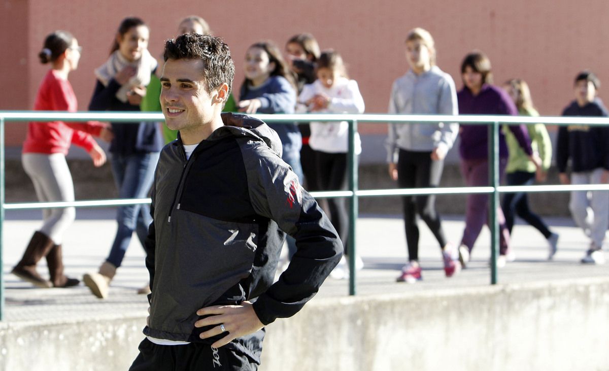 Visita de Javier Gómez Noya al CEIP Campolongo