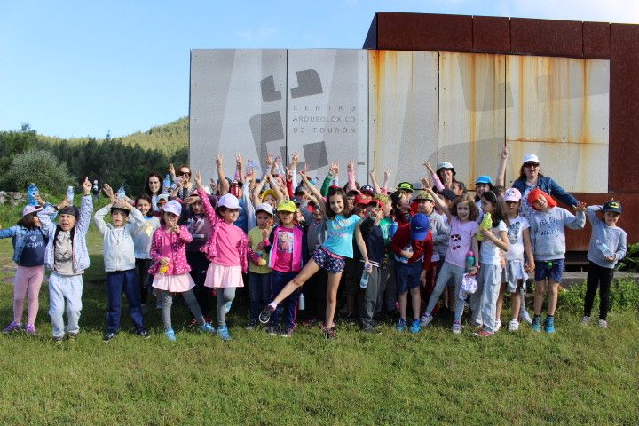 Escolares de la Xunqueira 2 visitan el Área Arqueolóxica de Ponte Caldelas