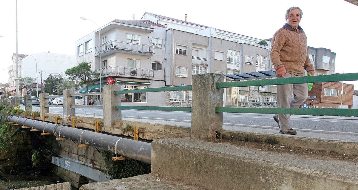 Tramo de la calle Rosalía de Castro, en Mollavao