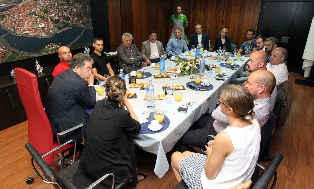 Reunión del Concello con las empresas que participarán en la misión comercial a México