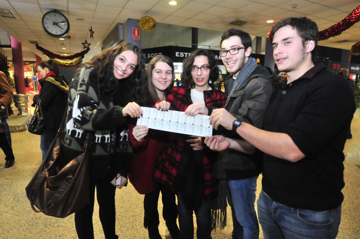 Espectadores en los cines de Vialia en el primer día de apertura de Cinexpo, del grupo Galicine