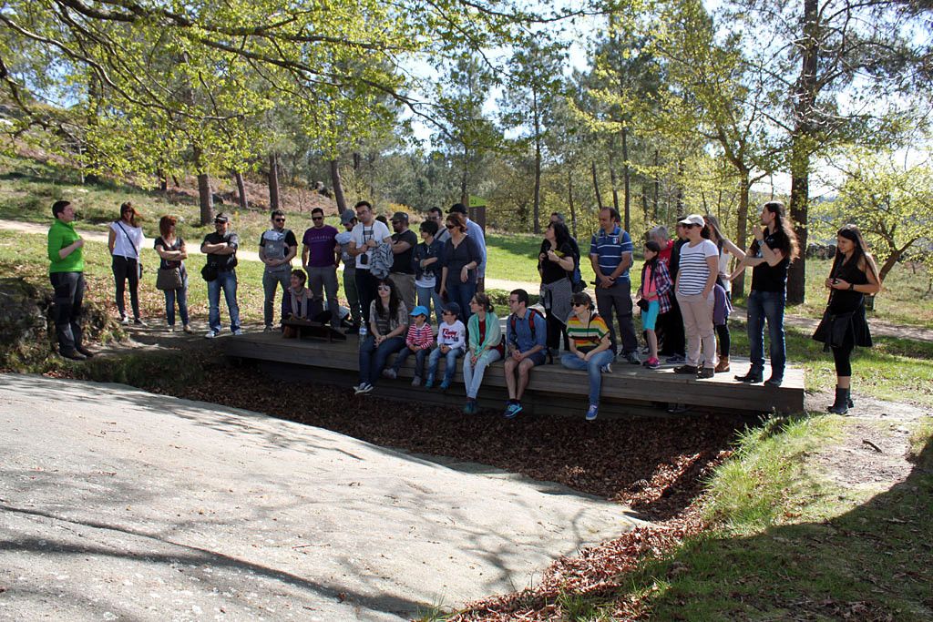 Visitantes no Parque Arqueolóxico da arte Rupestre de Campo Lameiro