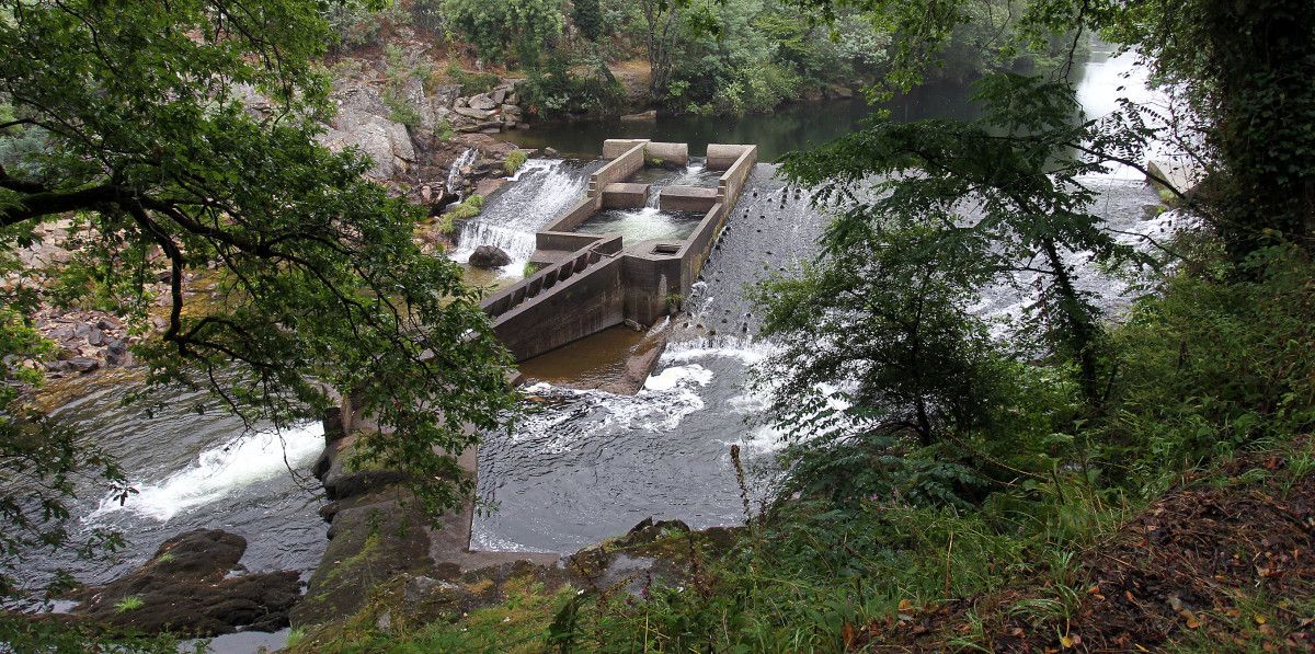 Estación de bombeo no río Lérez