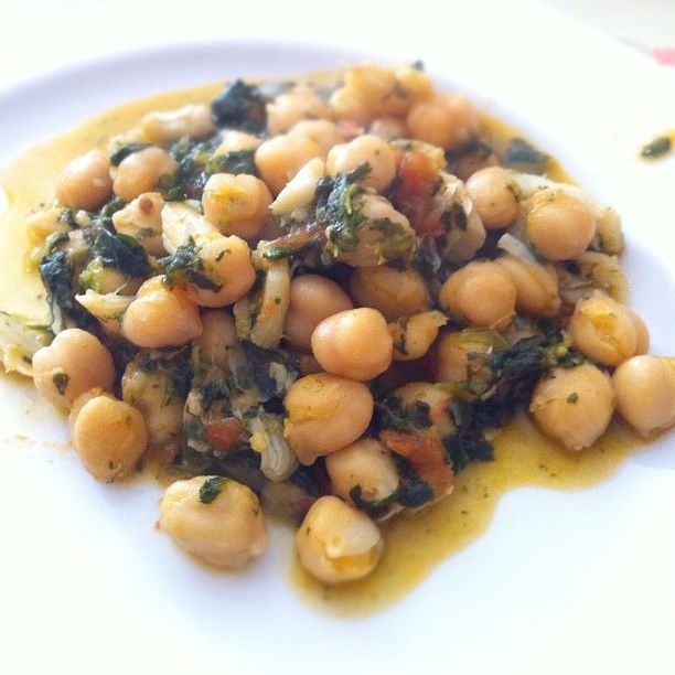 Potaje de garbanzos y bacalao con espinacas