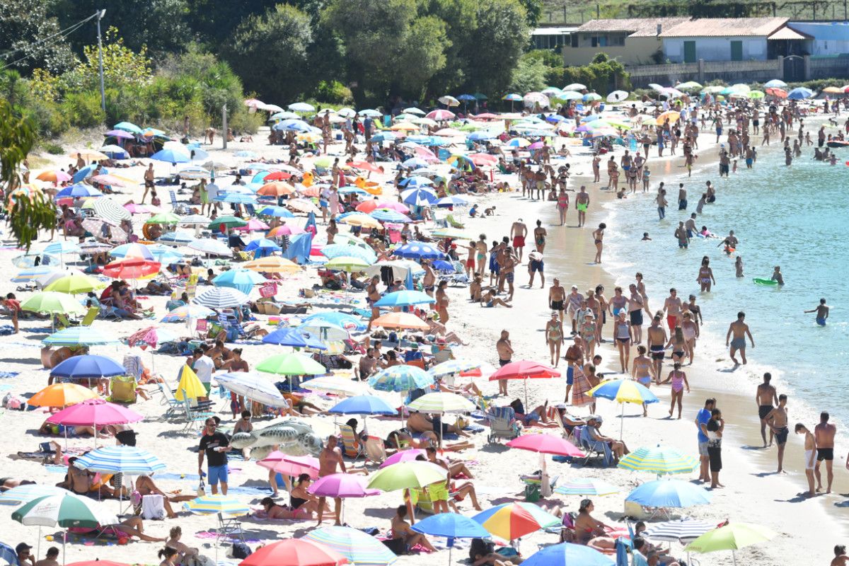 Playas de Poio y Marín durante la jornada calurosa del domingo 20 de agosto