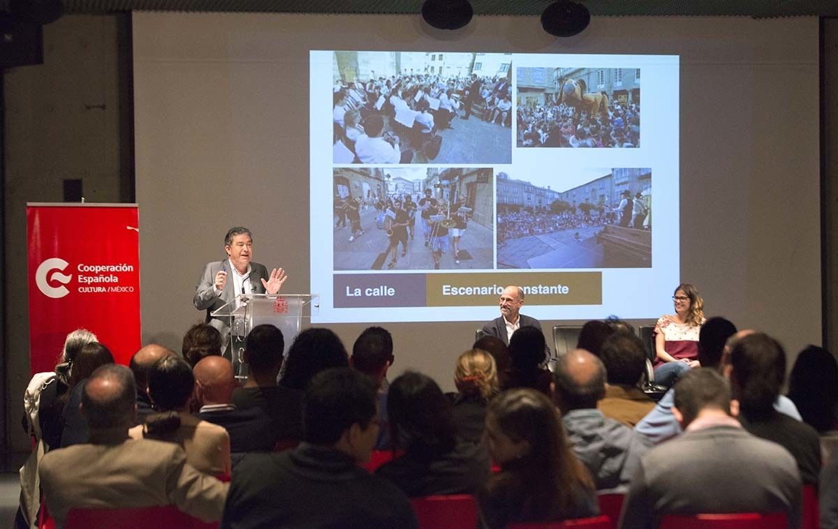 Conferencia de Miguel Anxo Fernández Lores en el Centro Cultural de España en México