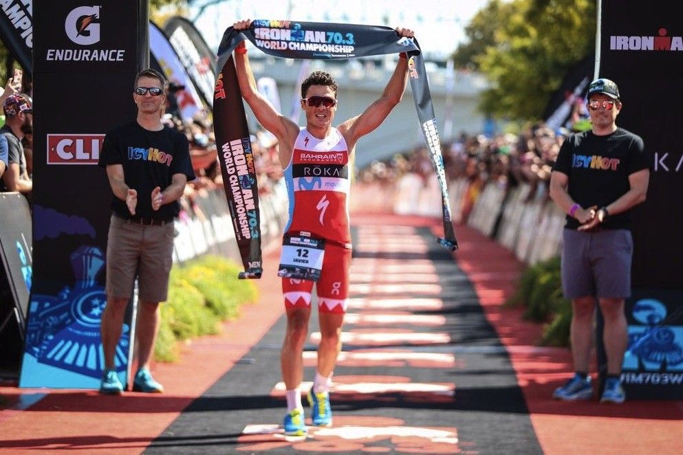 Javi Gómez Noya entra en meta como vencedor del Mundial Ironman 70.3 de Chattanooga