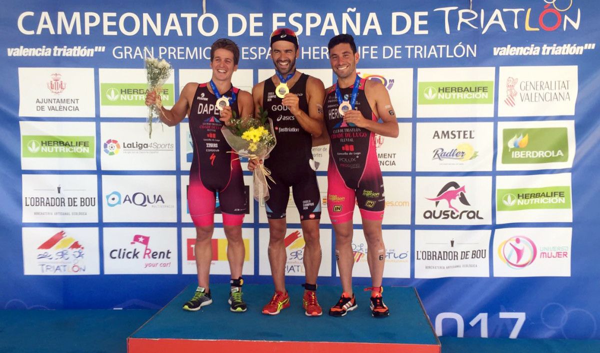 Pablo Dapena (izquierda) en el podio del Campeonato de España en Valencia