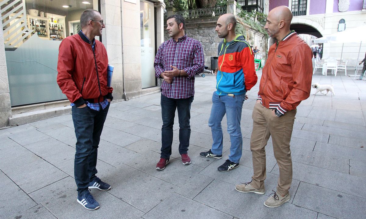 Avelino García con outros tres compañeiros do comité de empresa de Elnosa