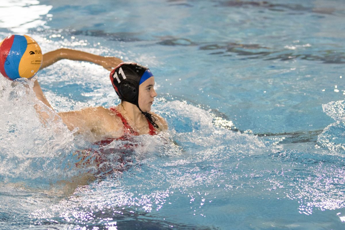 Irene Esteban en un partido con el Waterpolo Pontevedra