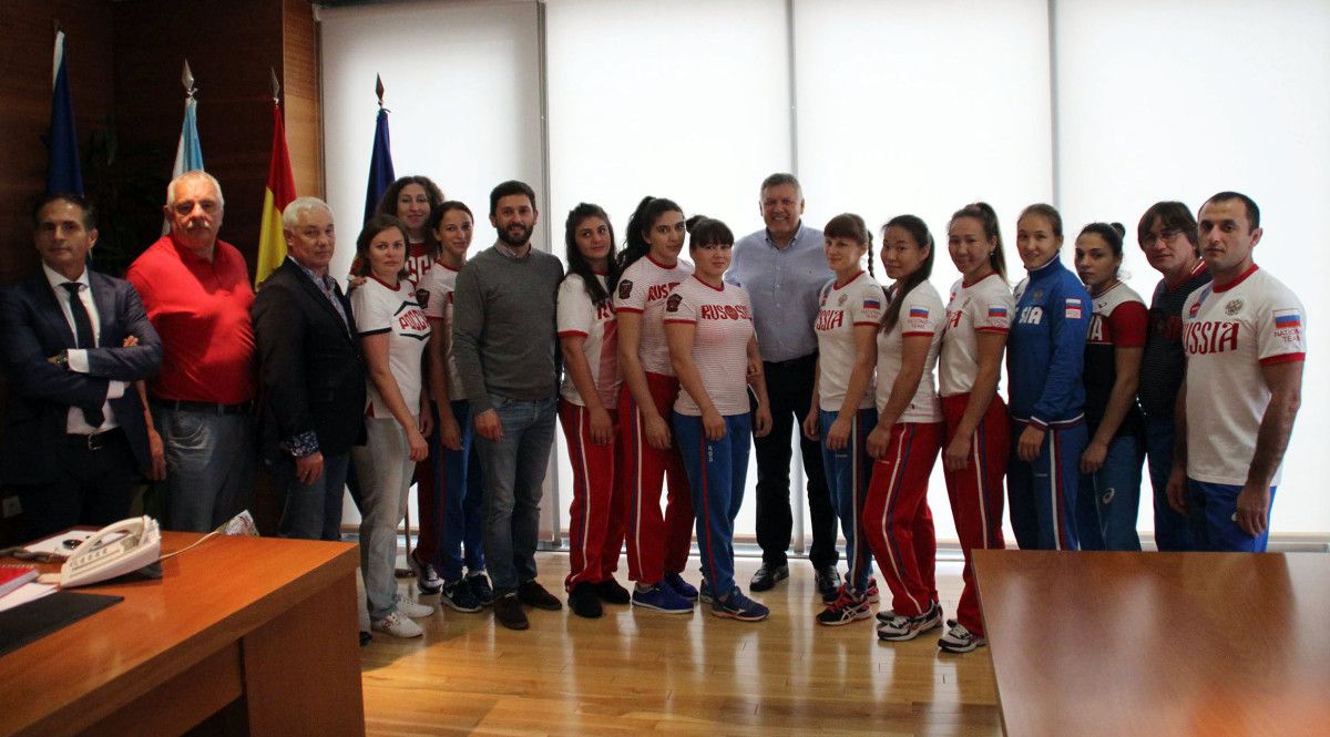 Recepción en Sanxenxo de la selección rusa junior femenina de lucha olímpica