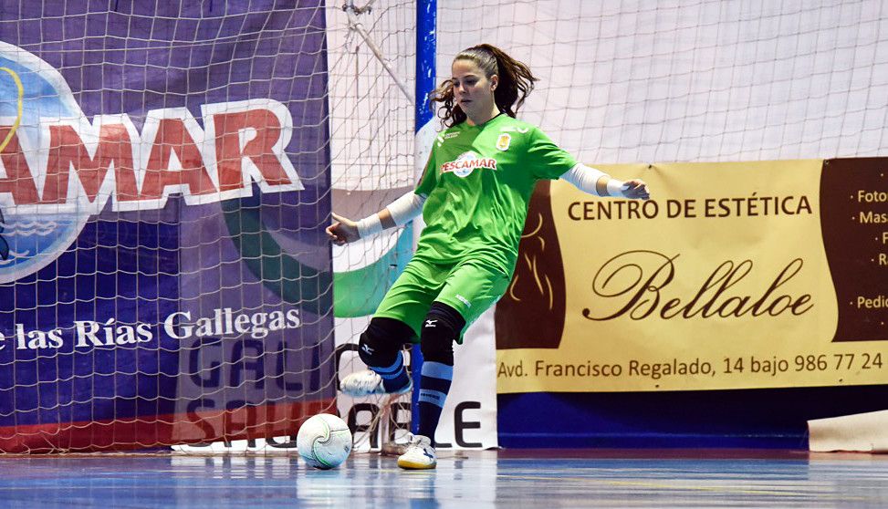 Silvia Aguete en un partido con el Poio Pescamar