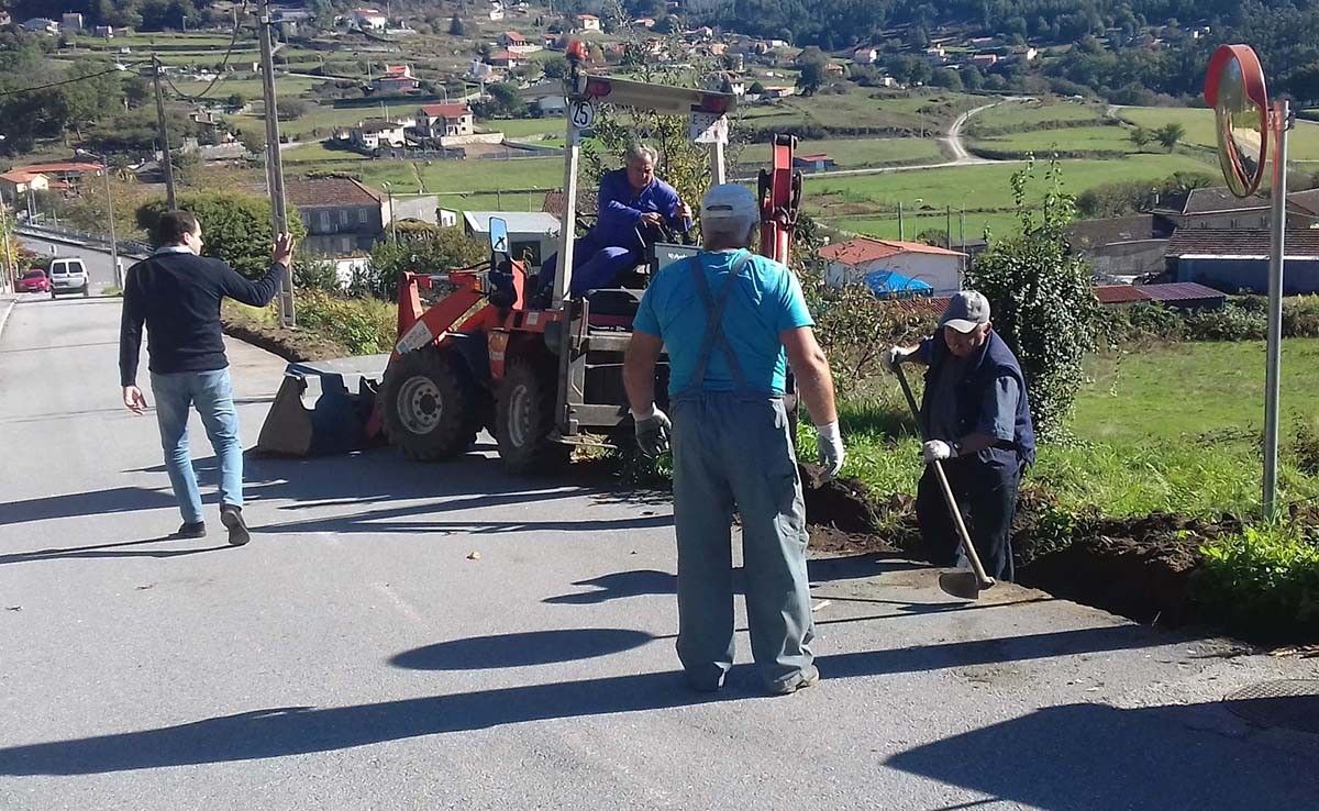 Obras en el entorno de la iglesia de Viascón