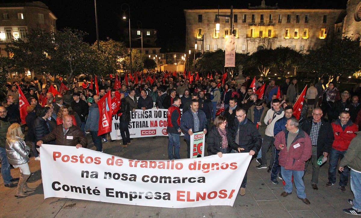 Manifestación de los trabajadores de Elnosa por las calles de Pontevedra