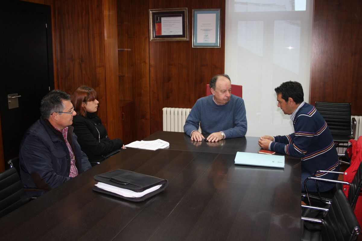 Reunión del concejal de Urbanismo con los vecinos de Pedra do Lagarto-A Parda