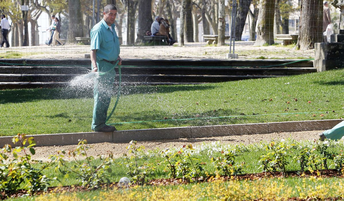 Trabajador en los jardines de Pontevedra