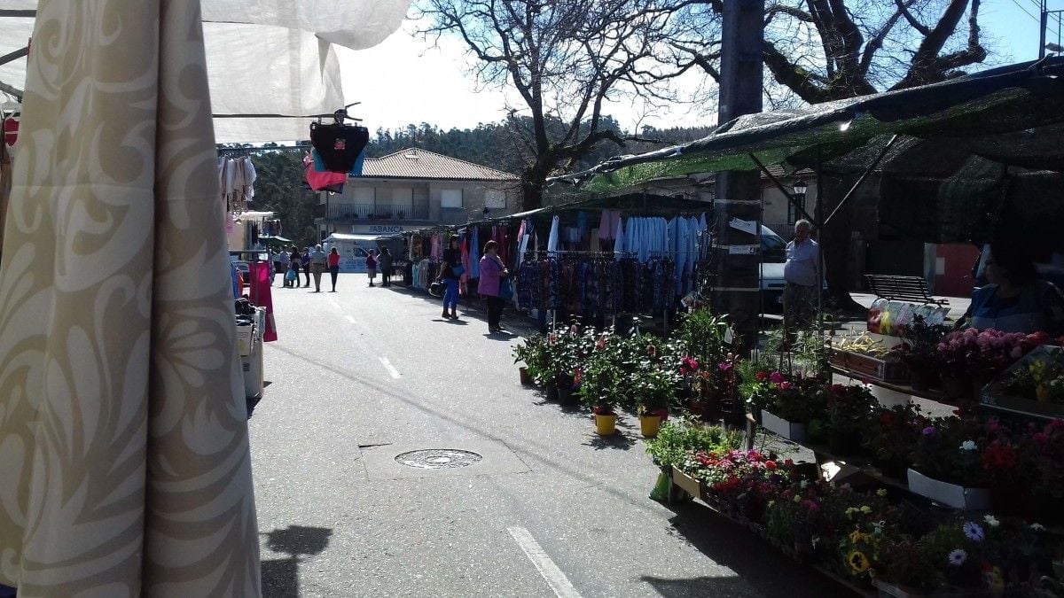 Mercadillo mensual de Carballedo en mayo de 2017