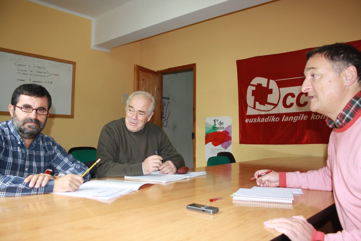 Reunión de traballo de José Luis García Pedrosa, Rafael Iglesias e Ramón Vidal