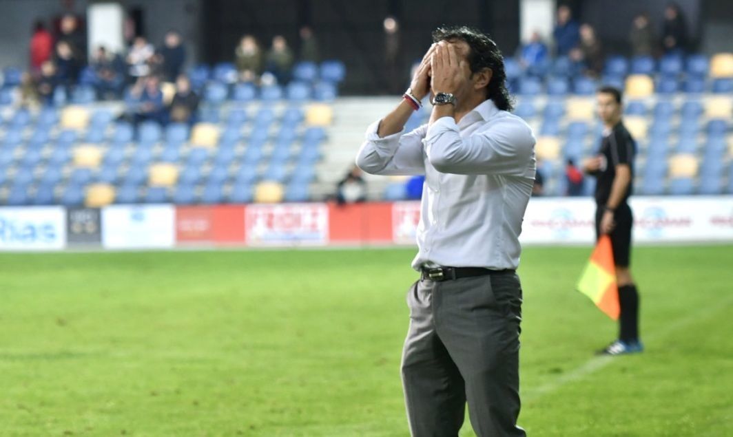 Luisito, durante un partido del Pontevedra en Pasarón