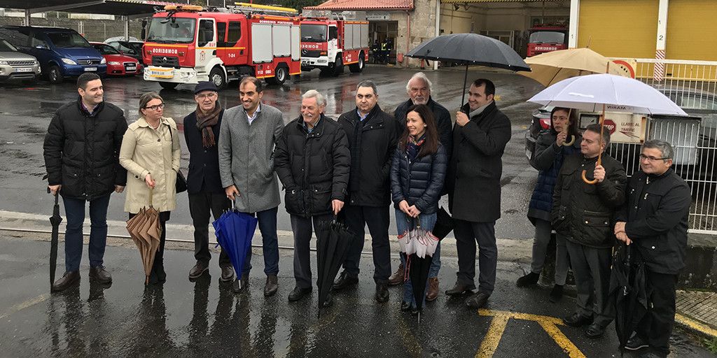 Alcaldes y portavoces municipales del PP en el parque de bomberos de Pontevedra