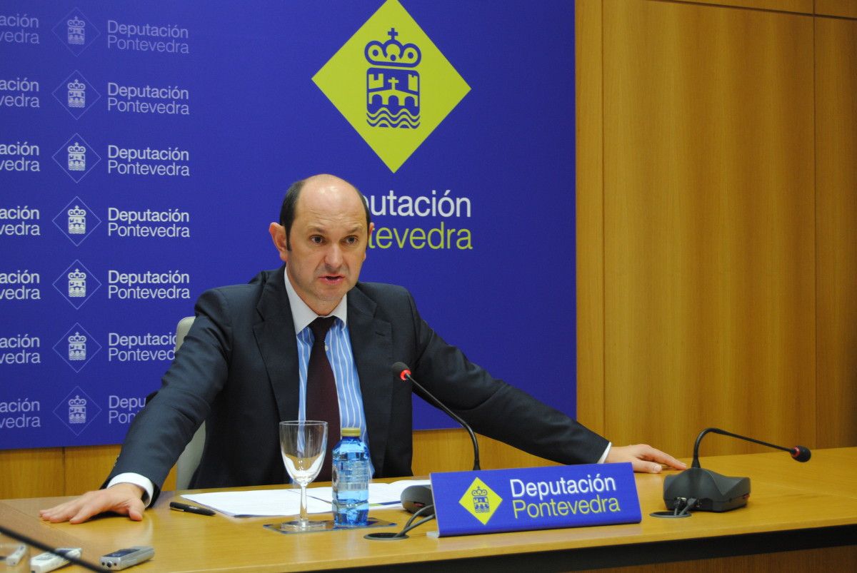 Rafael Louzán durante la rueda de prensa de esta mañana en la Deputación de Pontevedra