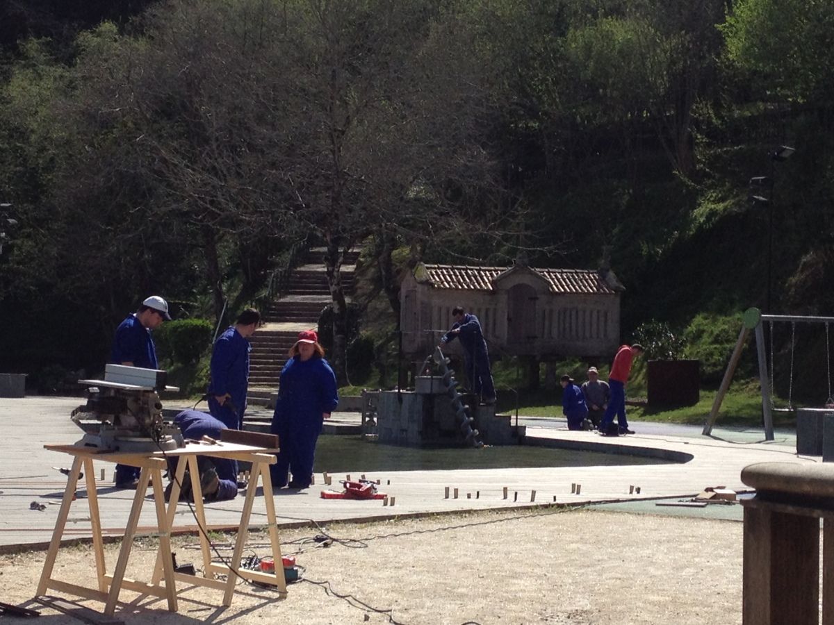 Obras de reparación en la Granja de Briz