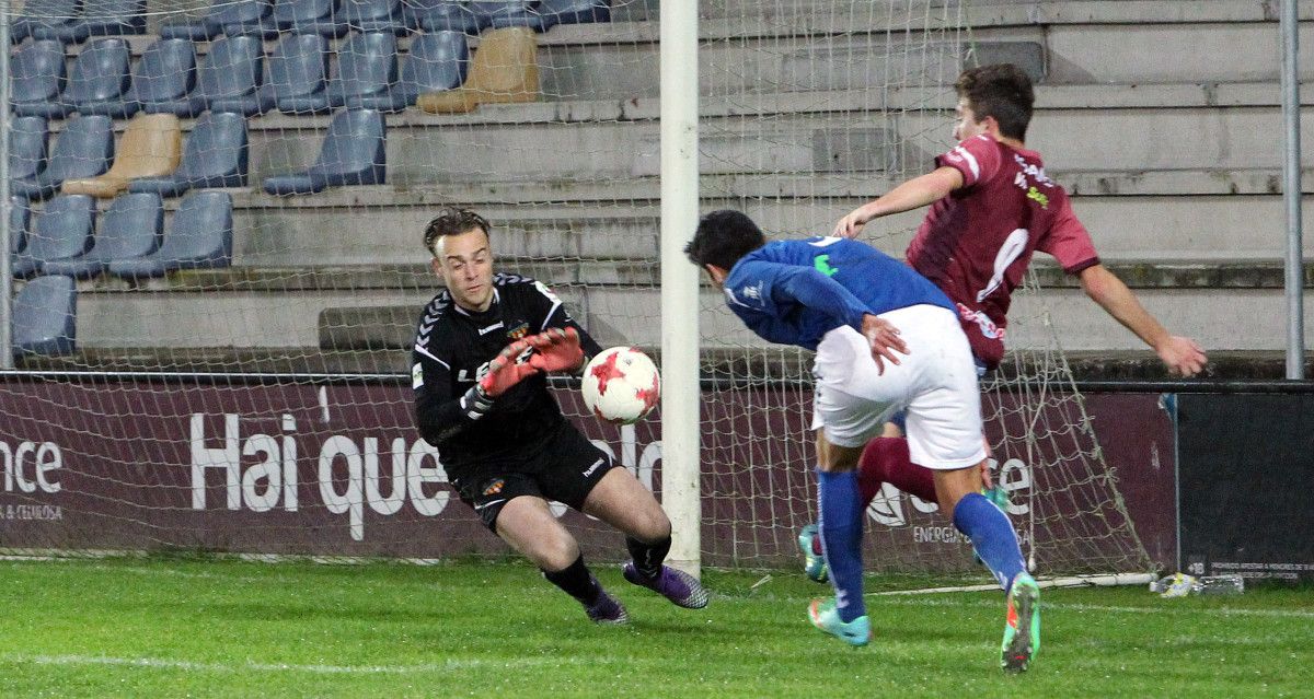 Partido de Copa Federación entre Pontevedra y Atlético Saguntino en Pasarón