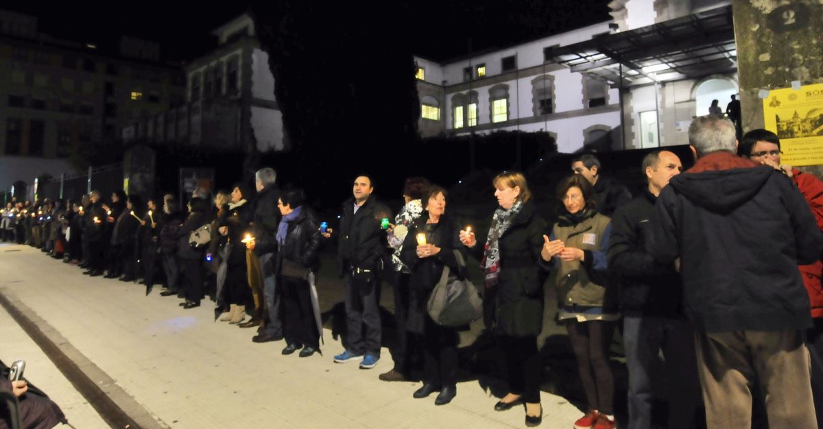 Protesta con velas en defensa de la Sanidade Pública