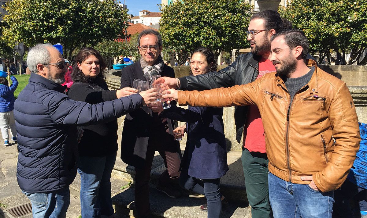 Mareas de la ría brindan por la gestión pública del agua