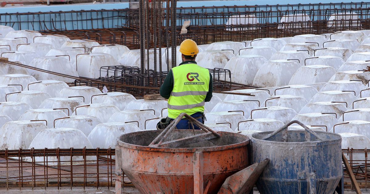 Trabajador en una obra de la ciudad