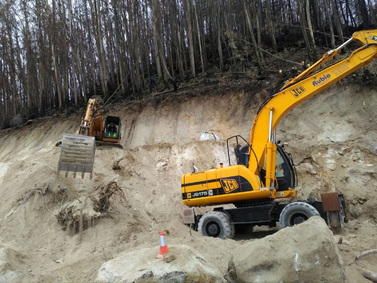 Obras de mantenimiento en una carretera provincial