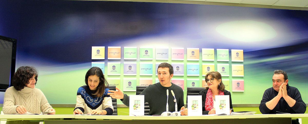 De izquierda a derecha: Ana Acuña, Ana Seoane, Alberto Oubiña, Fina Casalderrey e Roberto Rivas Reboredo