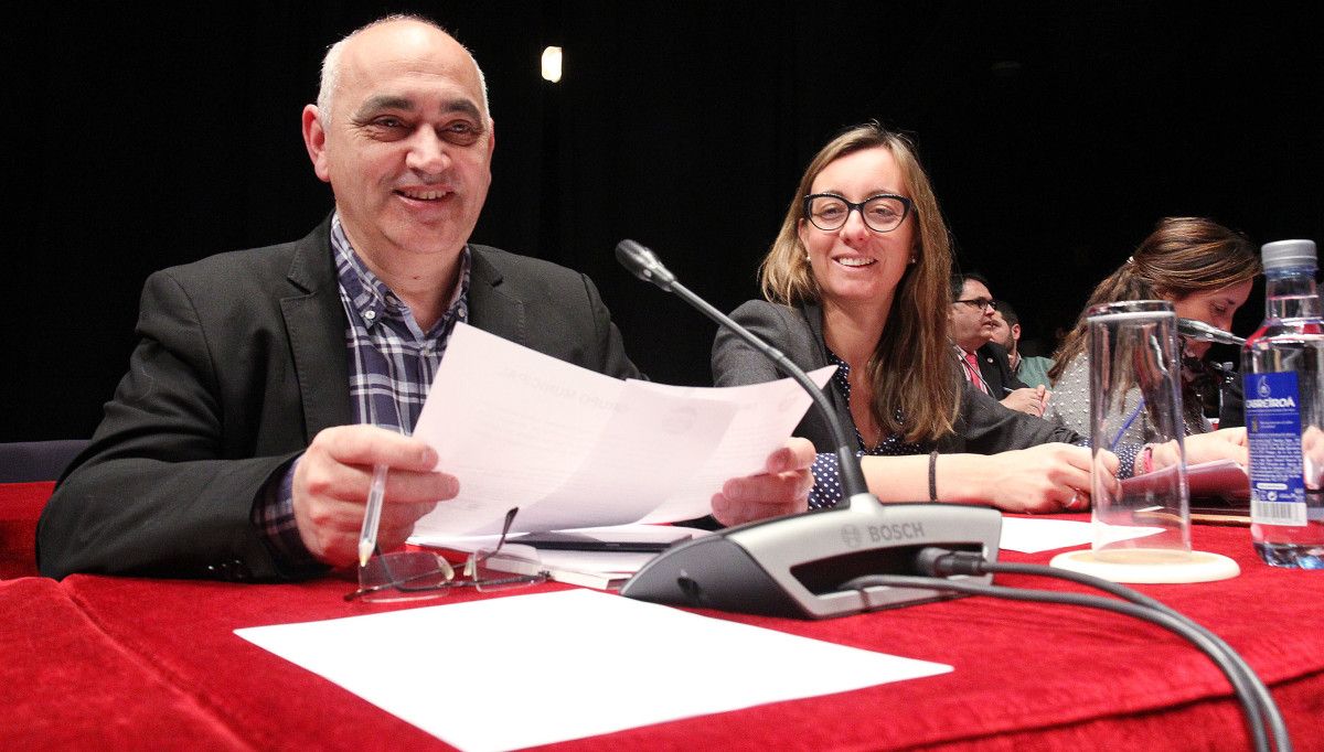 Agustín Fernández y Paloma Castro, en el pleno municipal