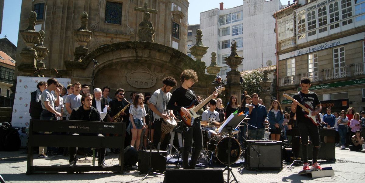 La plaza de la Peregrina se llenó de ritmo gracias al "Musiqueando"