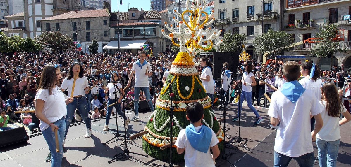 Mayo de la ACD Marcón en la Festa dos Maios 2018