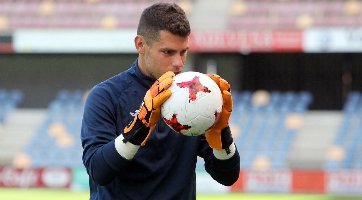 Edu Sousa, en un entrenamiento del Pontevedra en Pasarón