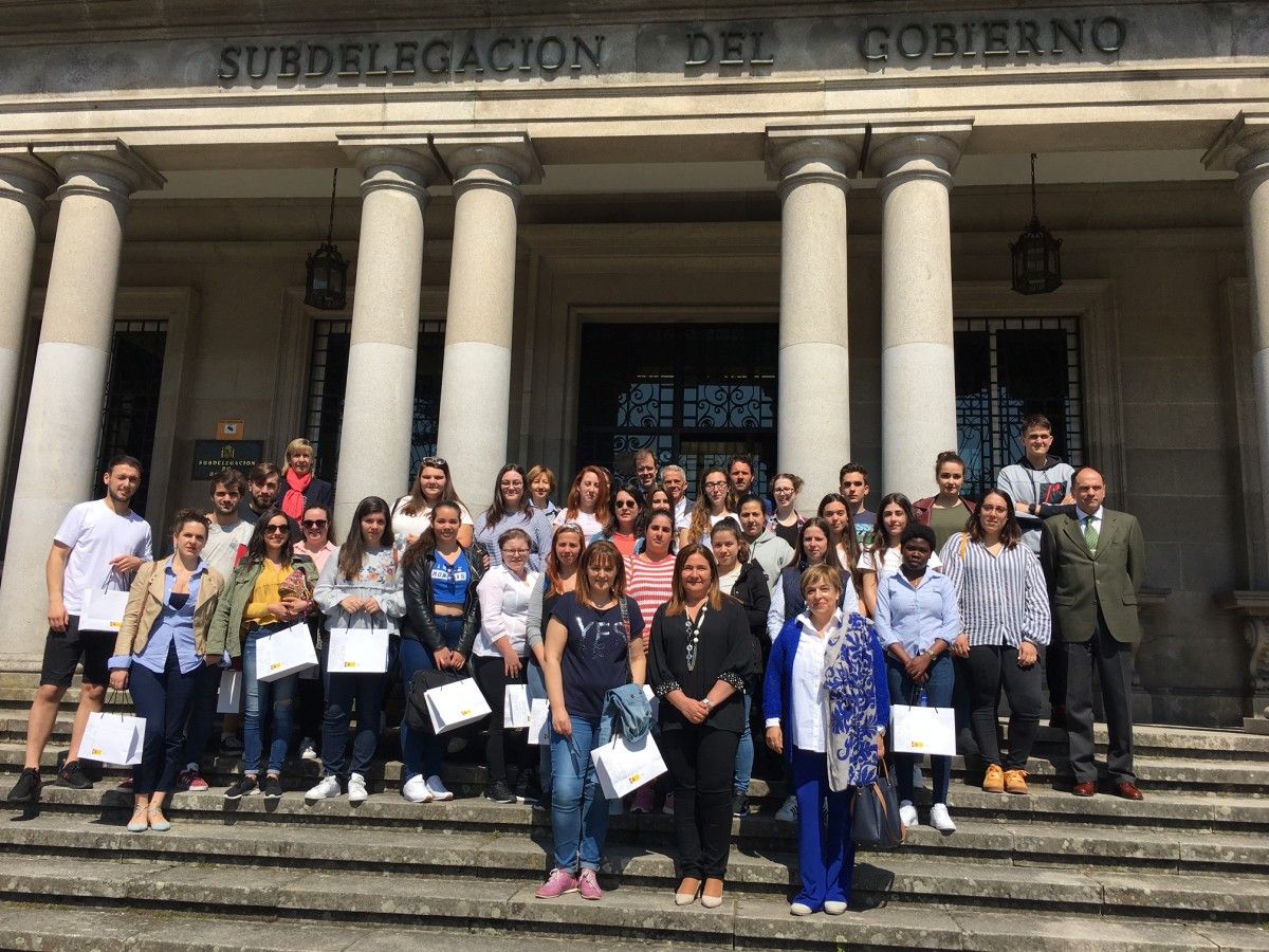 Estudiantes del IES Luis Seoane visitan la Subdelegación del Gobierno en Pontevedra