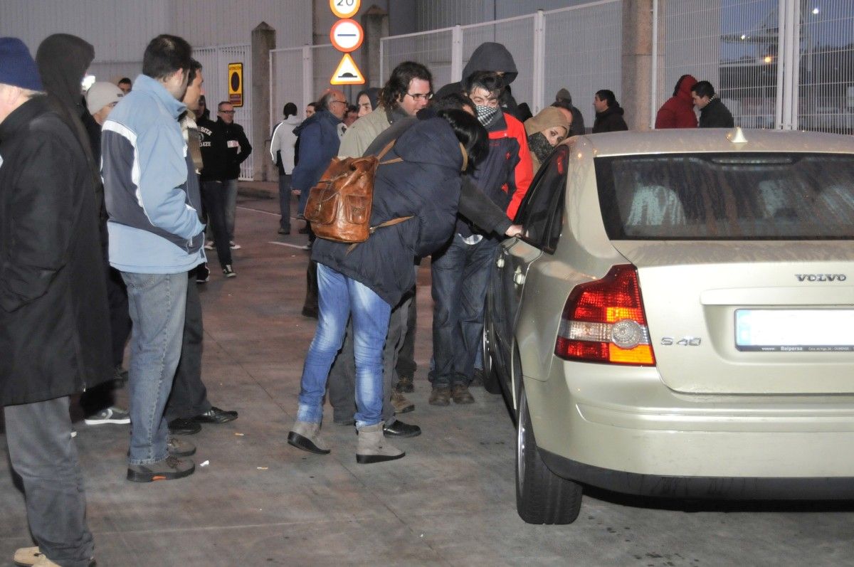 Piquetes informativos a las puertas del Puerto de Marín