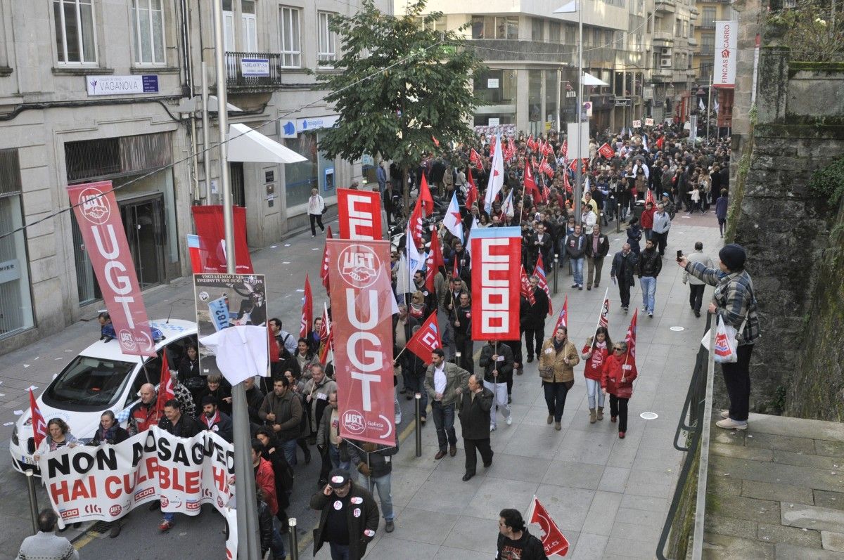 Cabecera de la manifestación del 14-N en Pontevedra