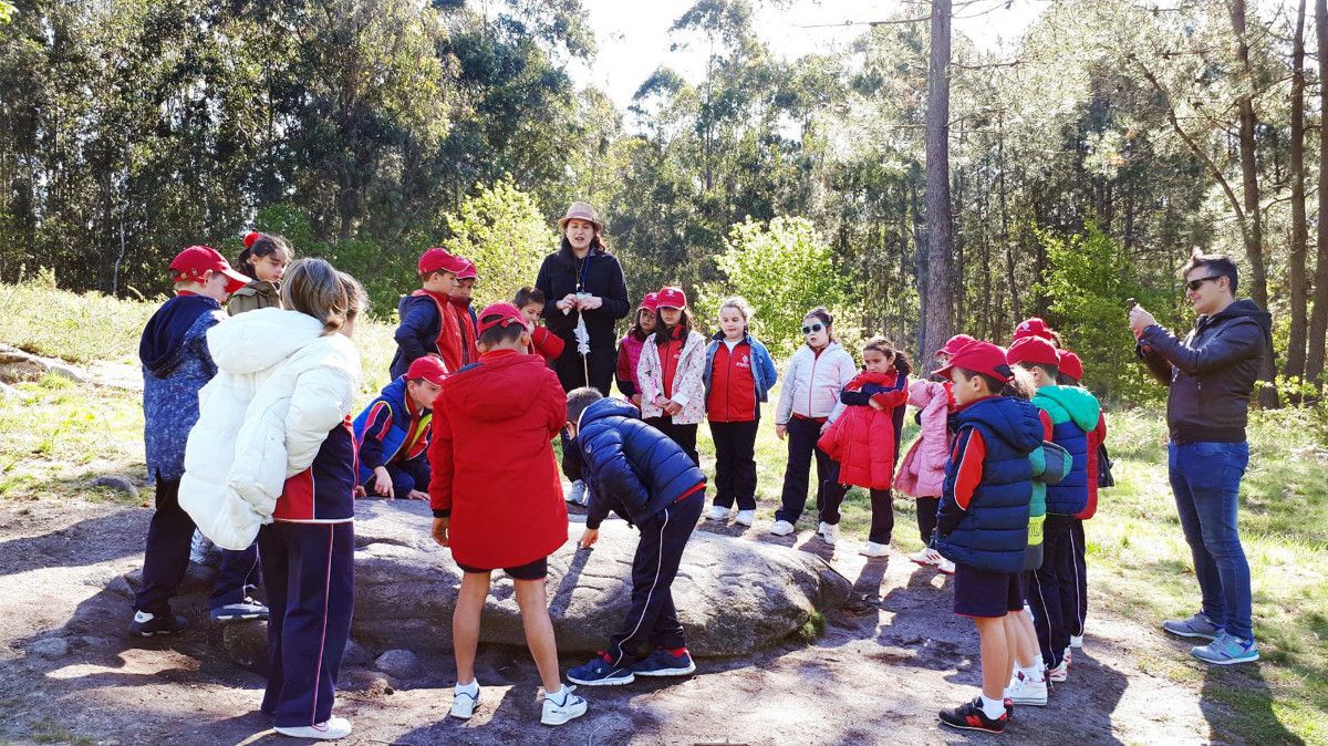 Visita escolar al Parque Arqueológico de Campo Lameiro