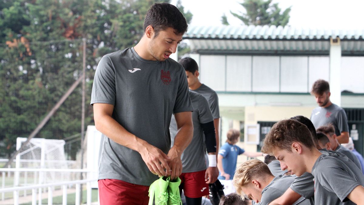 Kevin Presa, en un entrenamiento del Pontevedra en A Xunqueira