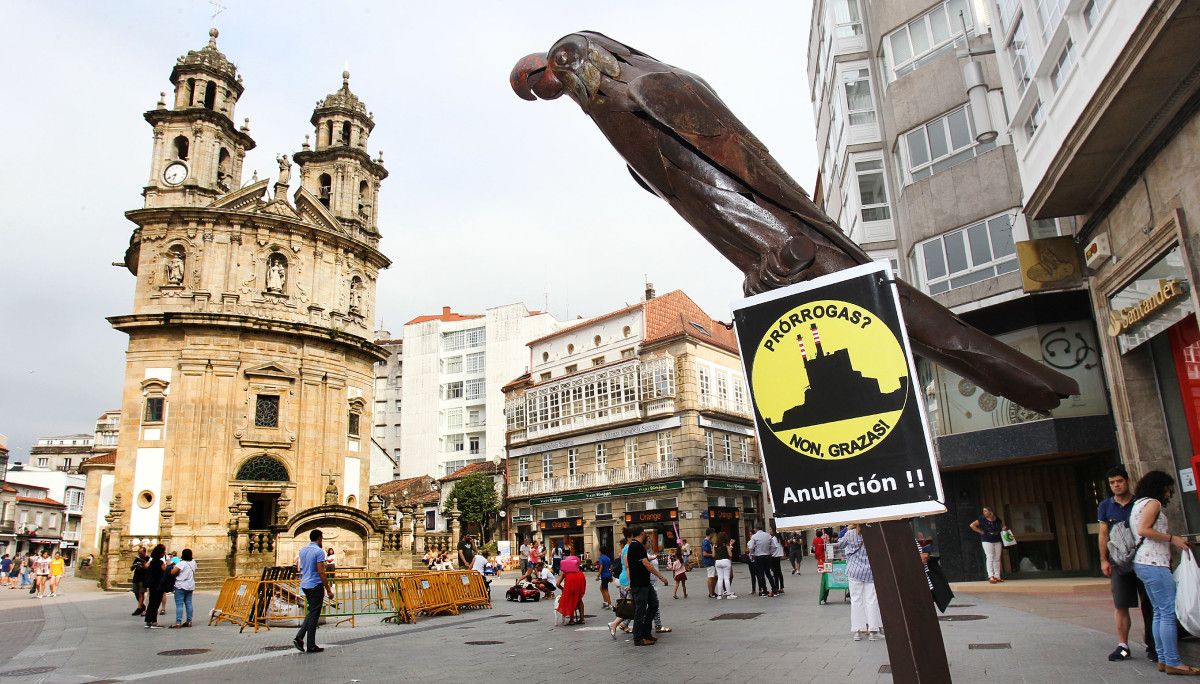 Acción de la APDR en las estatuas de Pontevedra contra la prórroga de Ence/Elnoas